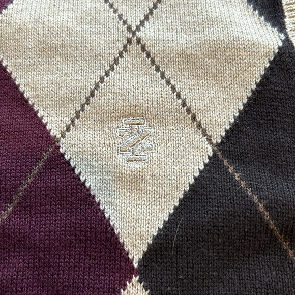 IZOD sweater vest. Great condition. Mens M. Argyle design. 100% cotton - Picture 5 of 8